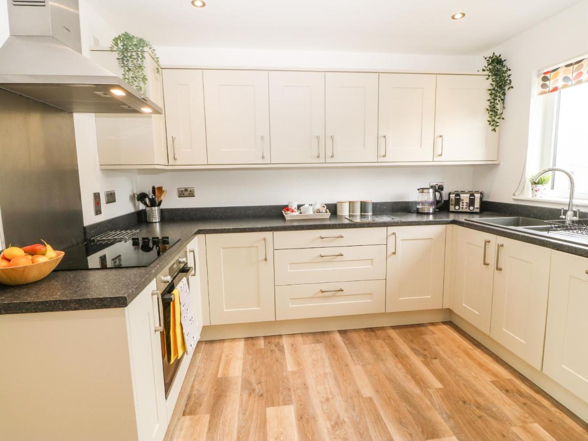Вилла 15 Parc Delfryn Brynteg Экстерьер фото